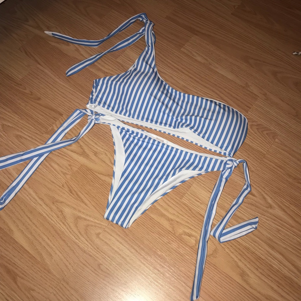 One shoulder tie bikini